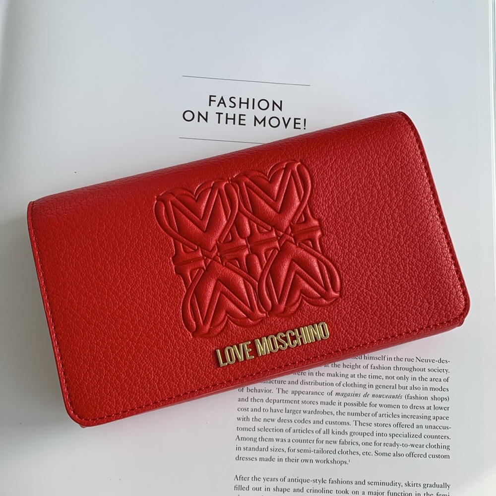 ❤️❤️❤️LOVE MOSCHINO RED LOGO EMBOSSED FAUX LEATHER WALLET ❤️❤️❤️